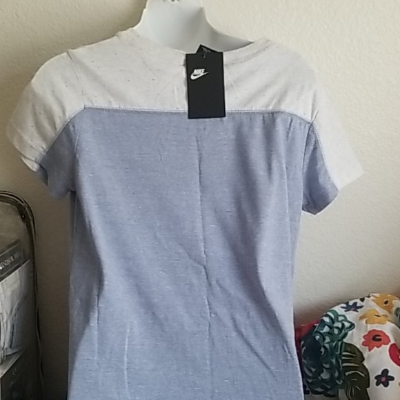 Nike sportswear top - Picture 3 of 3